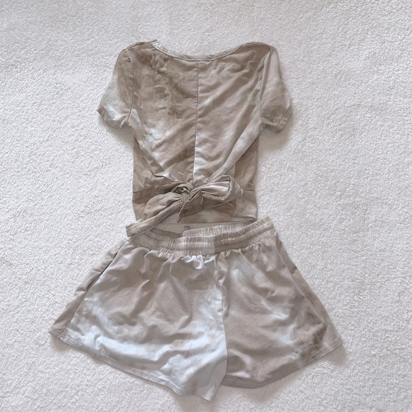 Beige and white two piece set🧑🎨 - Picture 4 of 4